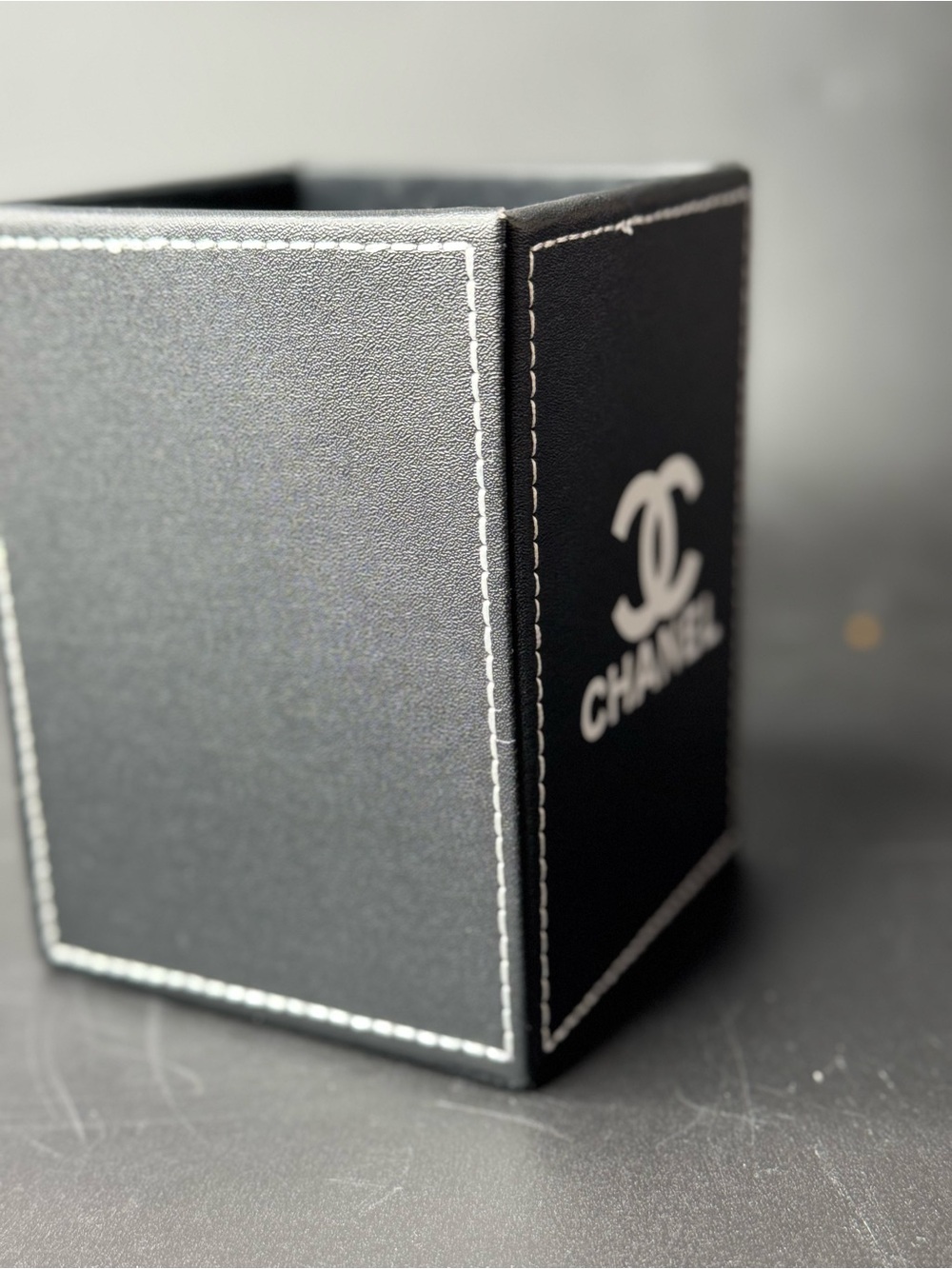 CHANEL Logo Makeup Brush Leather Holder - Picture 5 of 6